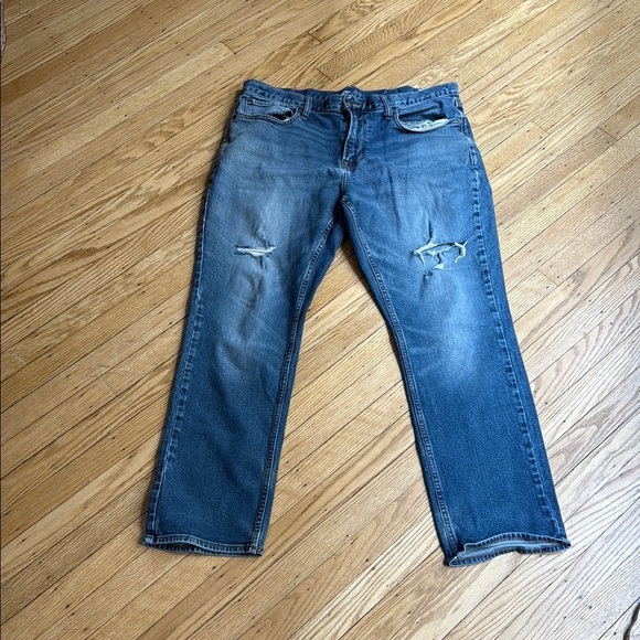 Old Navy Men’s 36x30 Distressed Straight Fit Jeans Medium Wash - Picture 1 of 12